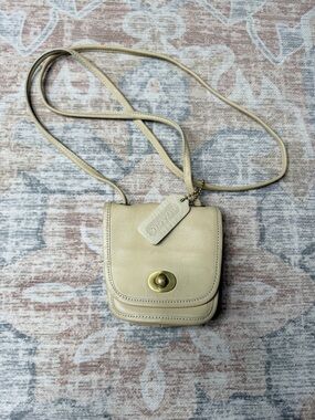 Vintage Coach Everett Mini Cream Leather Crossbody with Turnlock Made in Korea